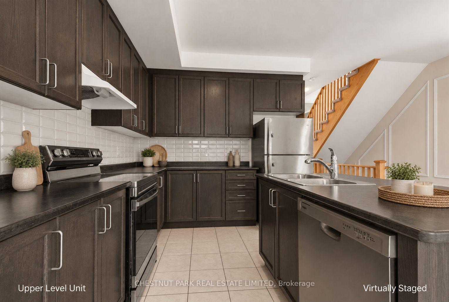 Photo 5 of 15 Sissons Way, Markham, Cedar Grove — HOMEH