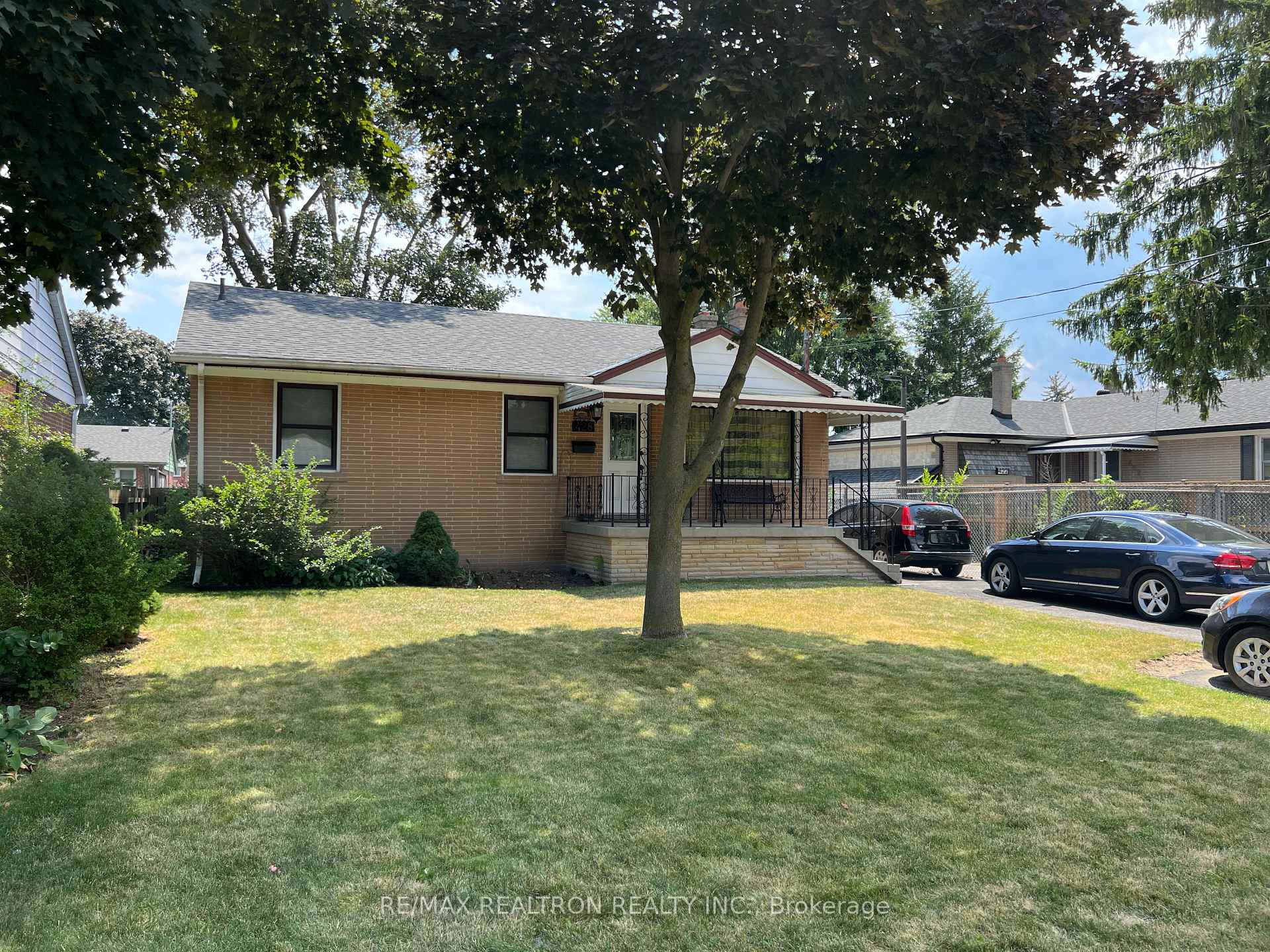 Photo of 428 Paliser Crescent N