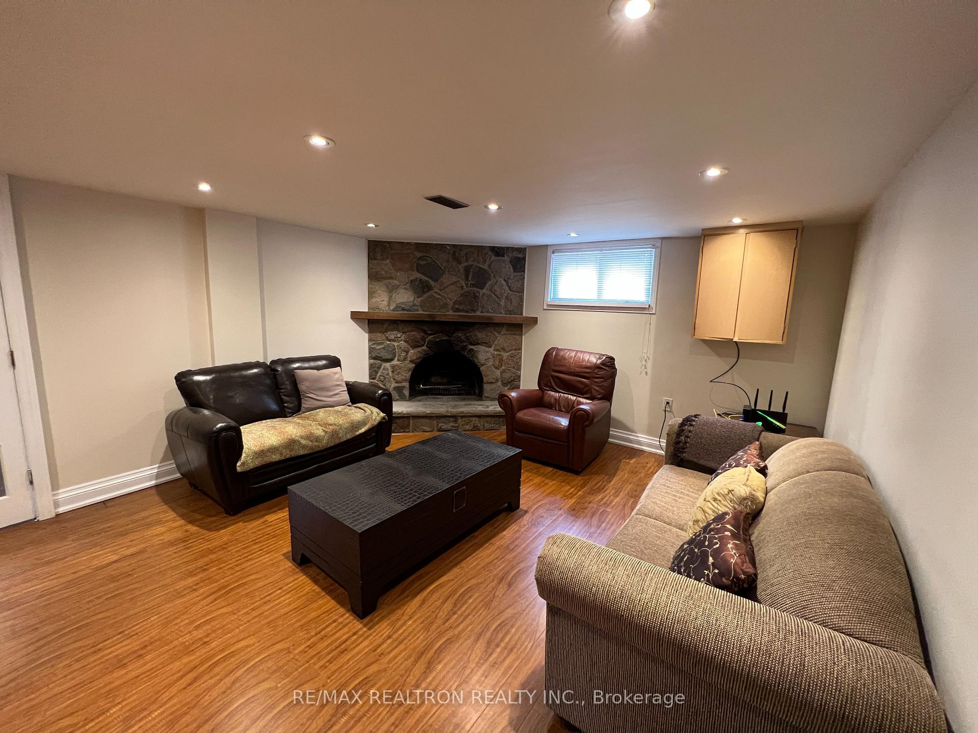 Photo 3 of 428 Paliser Crescent N, Richmond Hill, Harding — HOMEH