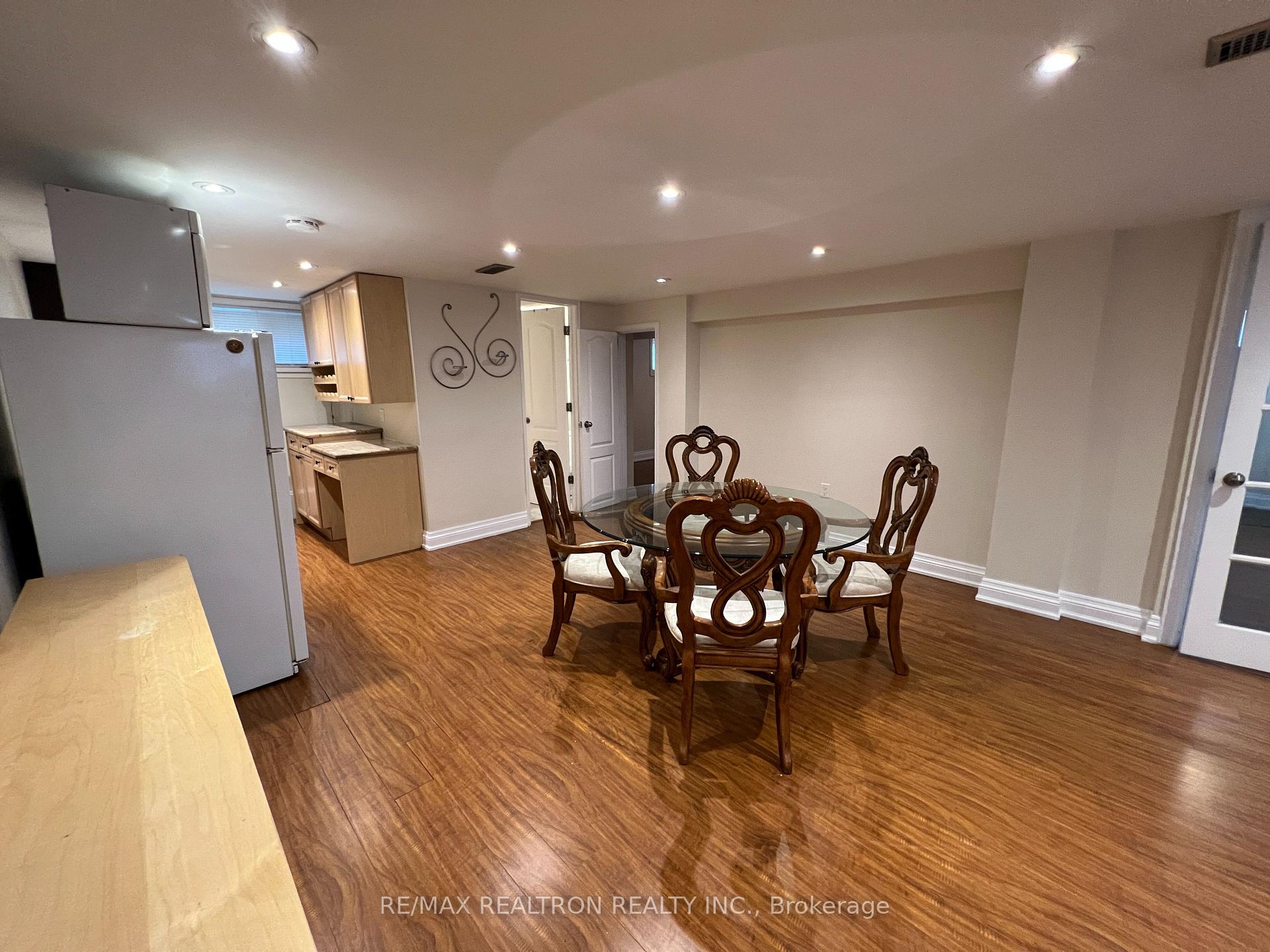 Photo 5 of 428 Paliser Crescent N, Richmond Hill, Harding — HOMEH