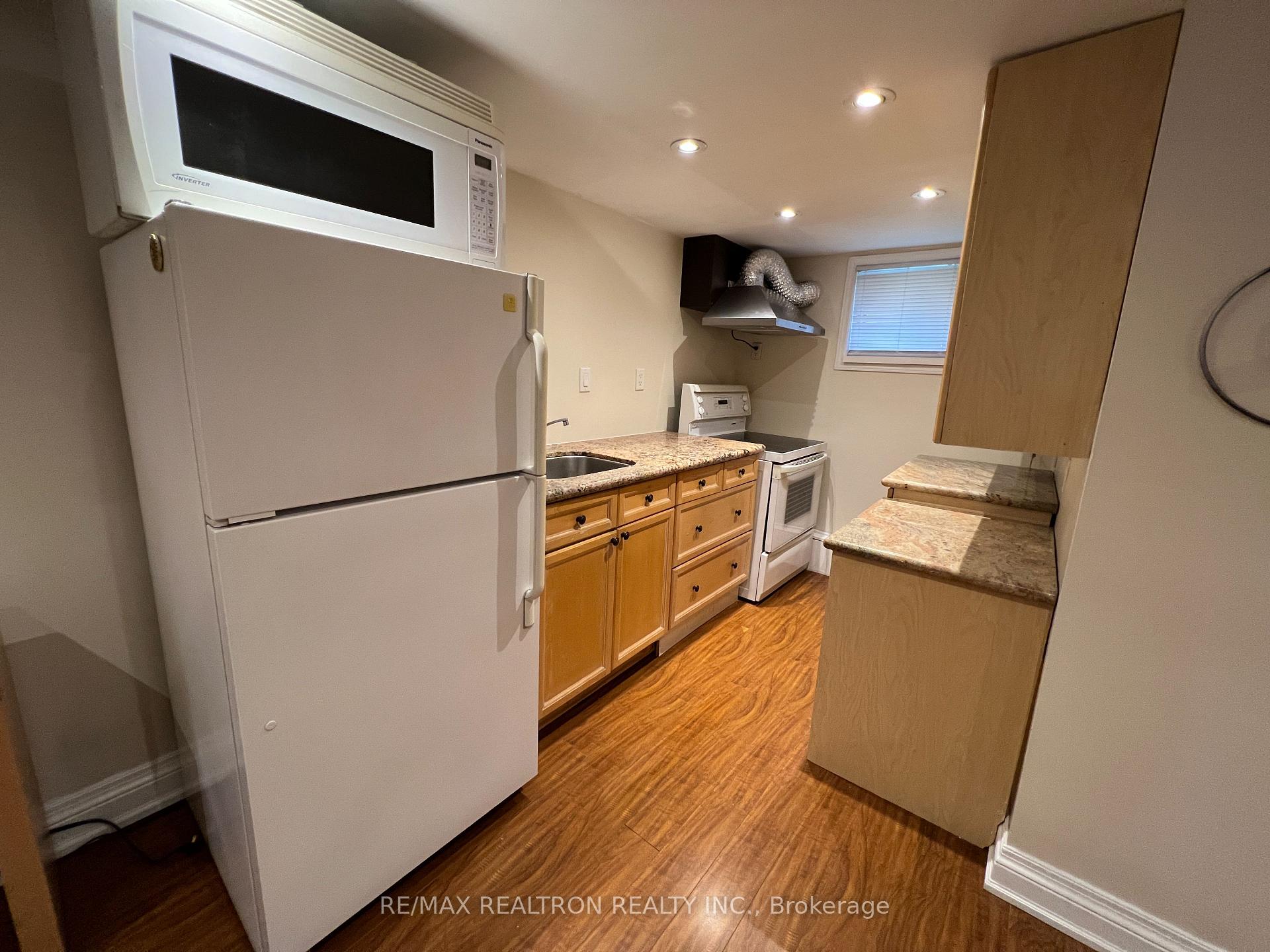 Photo 6 of 428 Paliser Crescent N, Richmond Hill, Harding — HOMEH