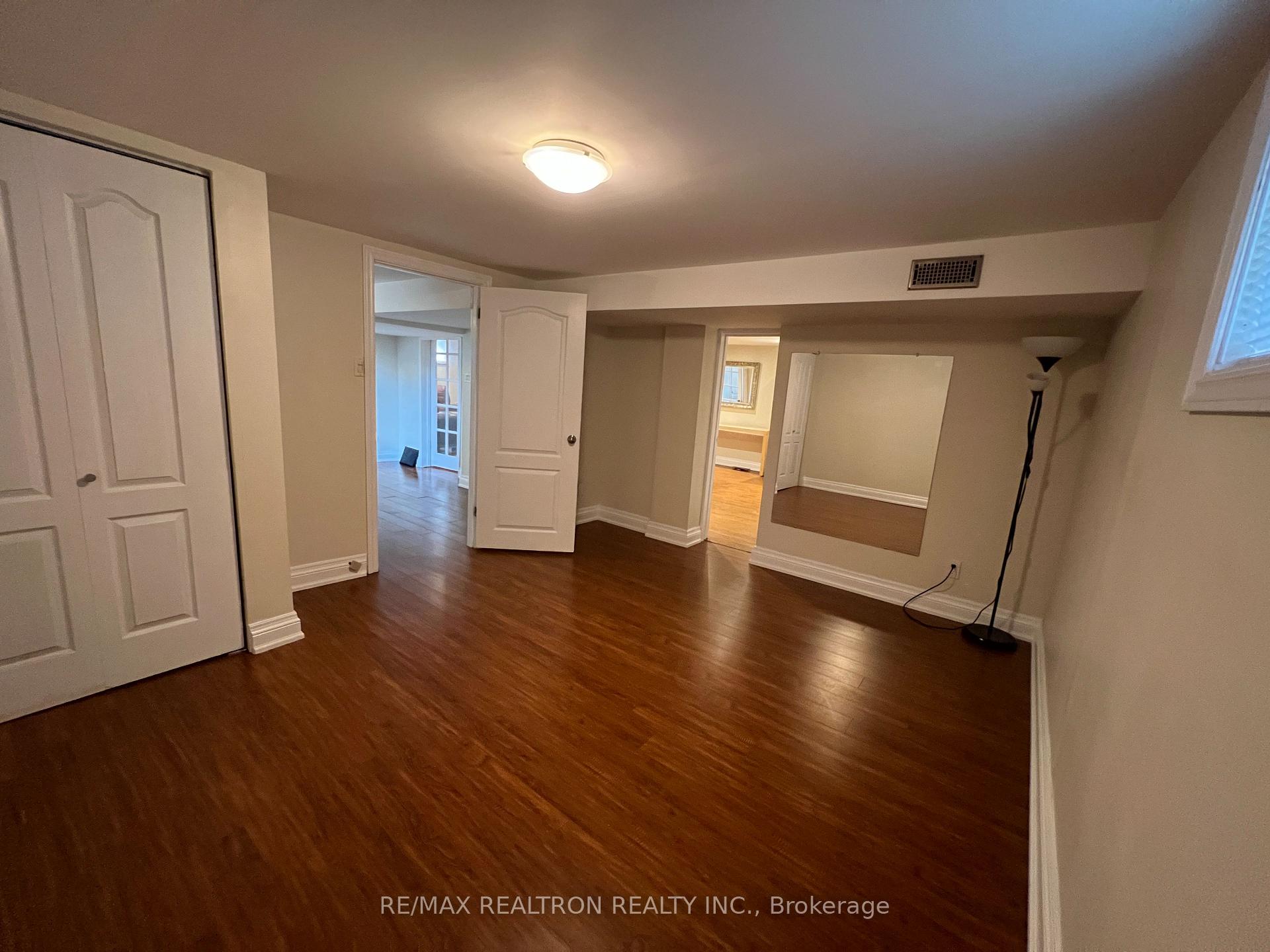 Photo 11 of 428 Paliser Crescent N, Richmond Hill, Harding — HOMEH