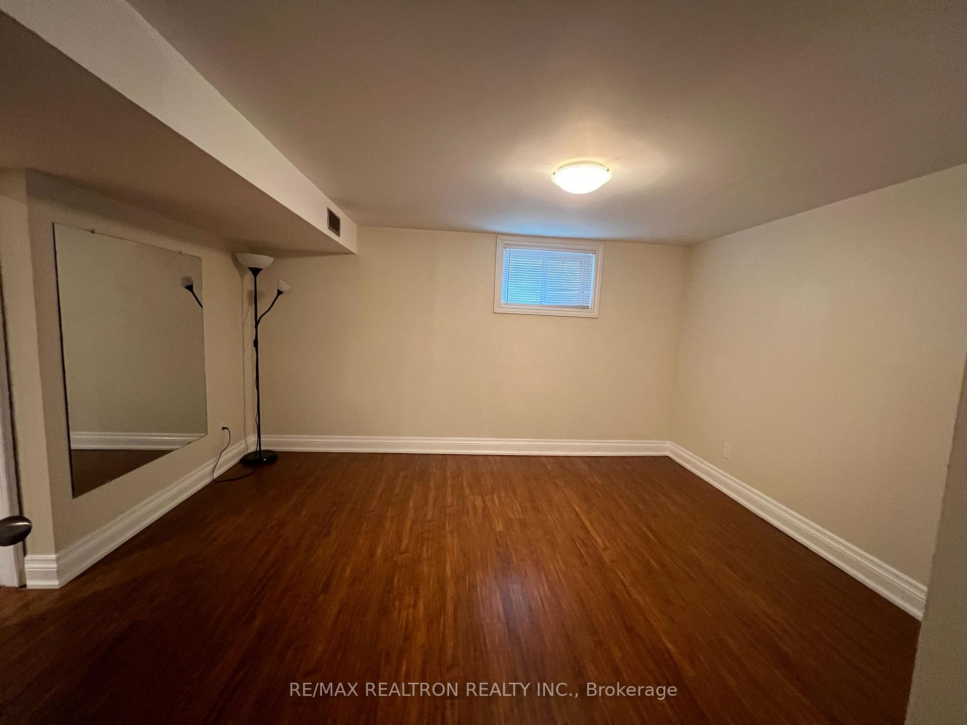 Photo 12 of 428 Paliser Crescent N, Richmond Hill, Harding — HOMEH
