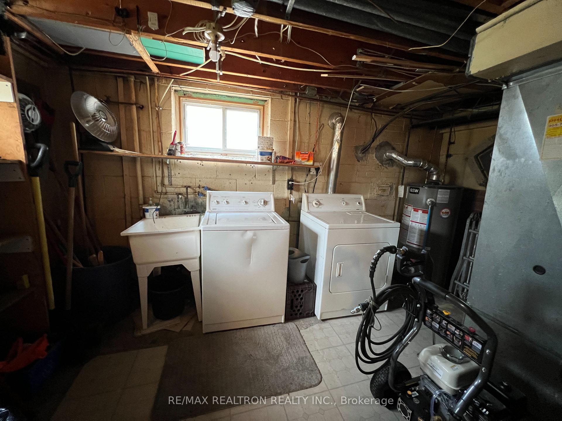 Photo 13 of 428 Paliser Crescent N, Richmond Hill, Harding — HOMEH