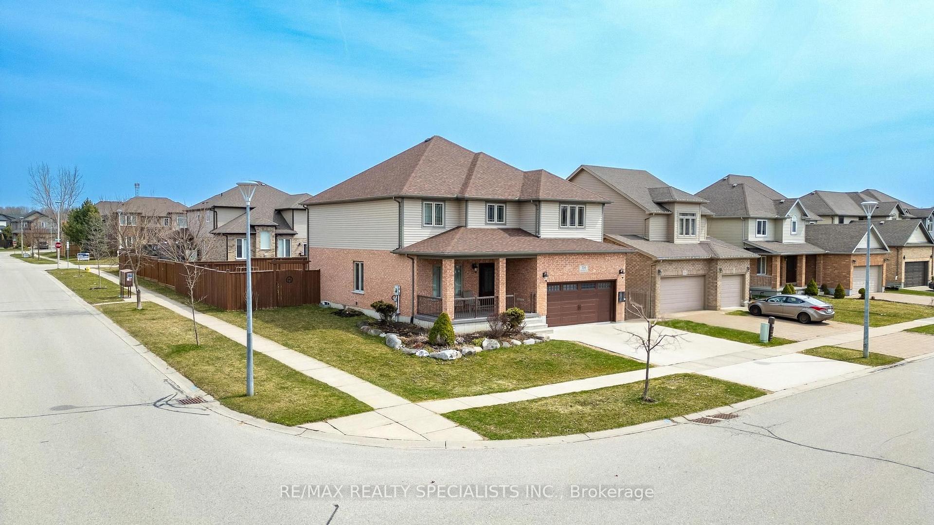 Photo 3 of 708 Spitfire Street, Woodstock, Woodstock - North — HOMEH
