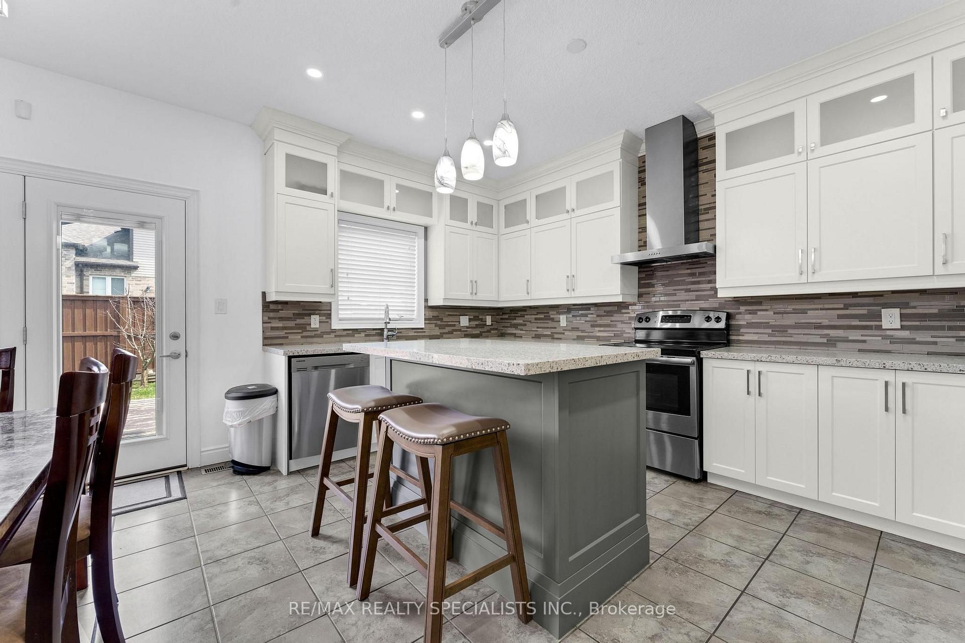 Photo 15 of 708 Spitfire Street, Woodstock, Woodstock - North — HOMEH