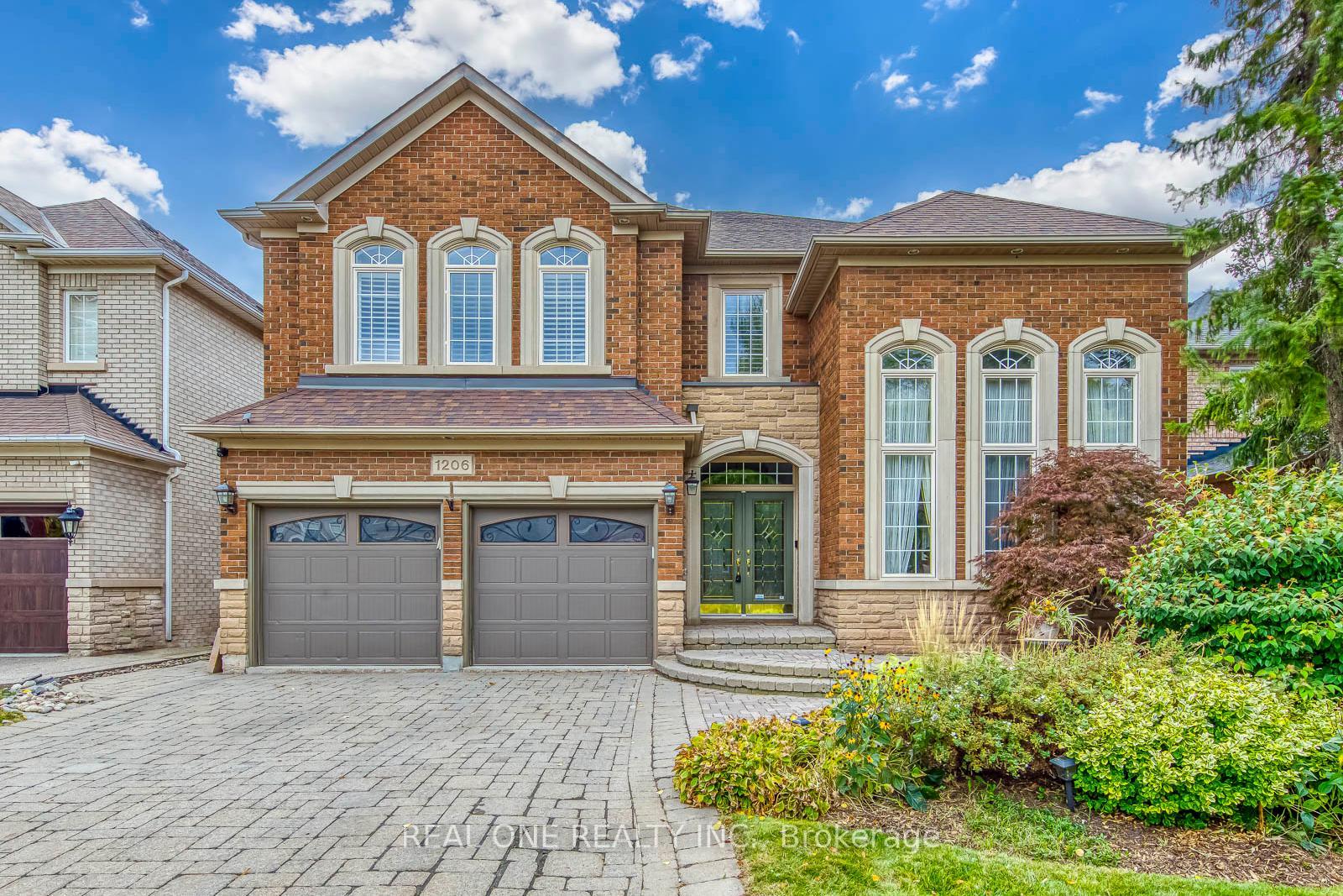 Photo 2 of 1206 Lindenrock Drive, Oakville, Joshua Creek — HOMEH