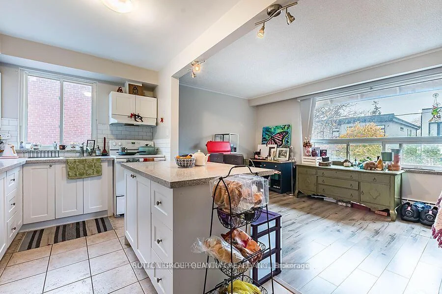 Photo 3 of Unit Lower Unit B, 314 Lakeshore Road, Mississauga, Port Credit — HOMEH