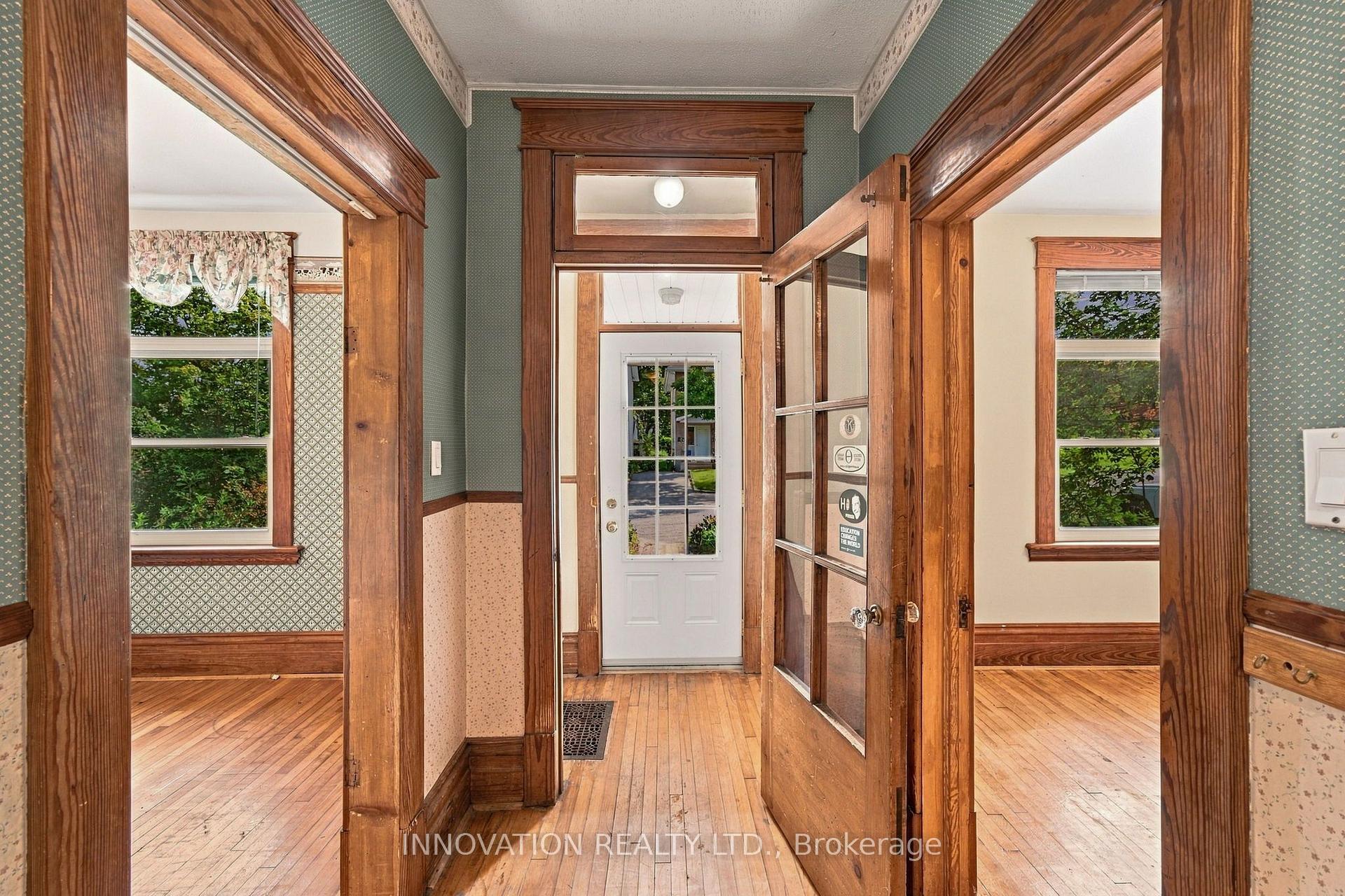 Photo 4 of 204 Compton Avenue, Ottawa, Woodroffe — HOMEH