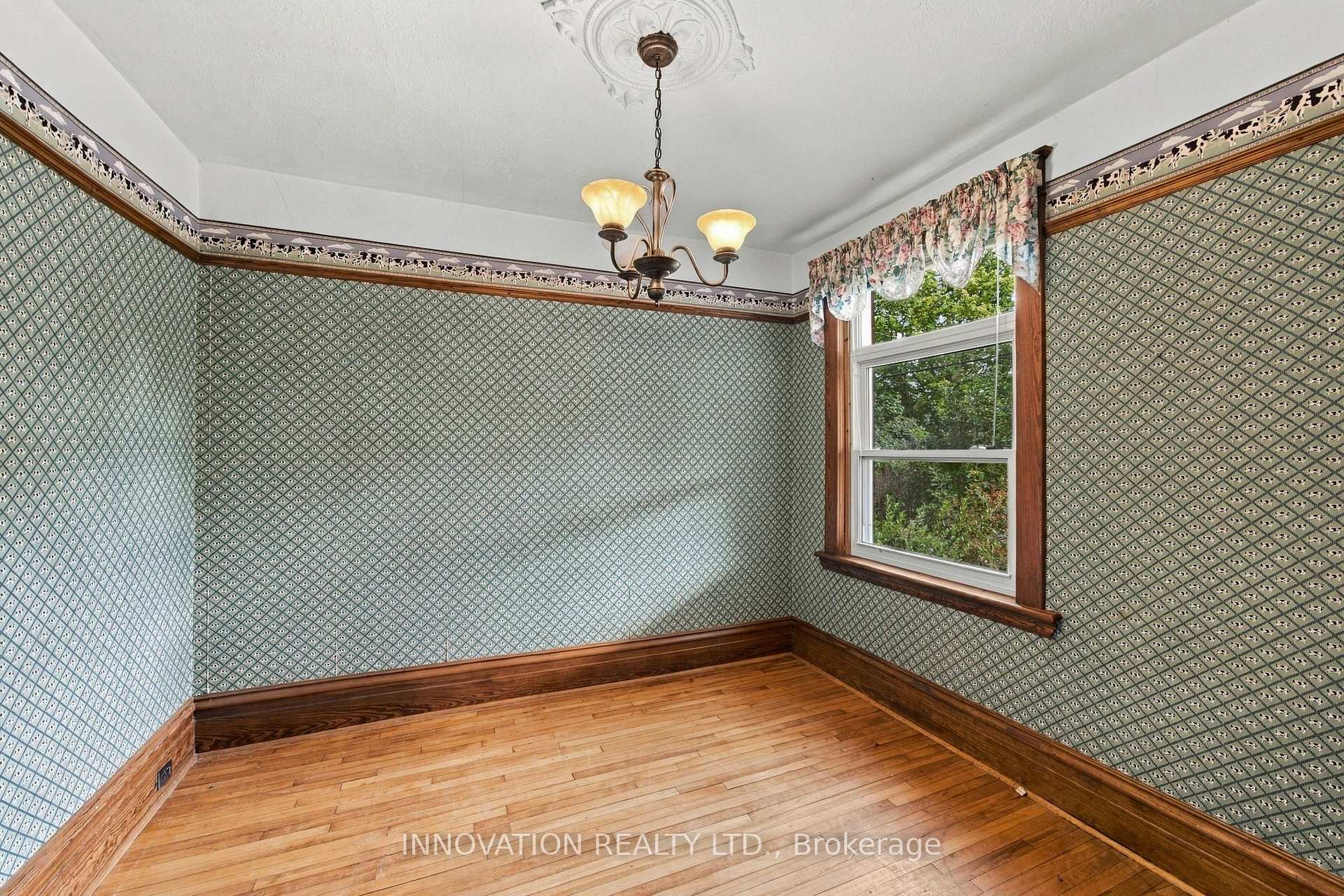 Photo 6 of 204 Compton Avenue, Ottawa, Woodroffe — HOMEH