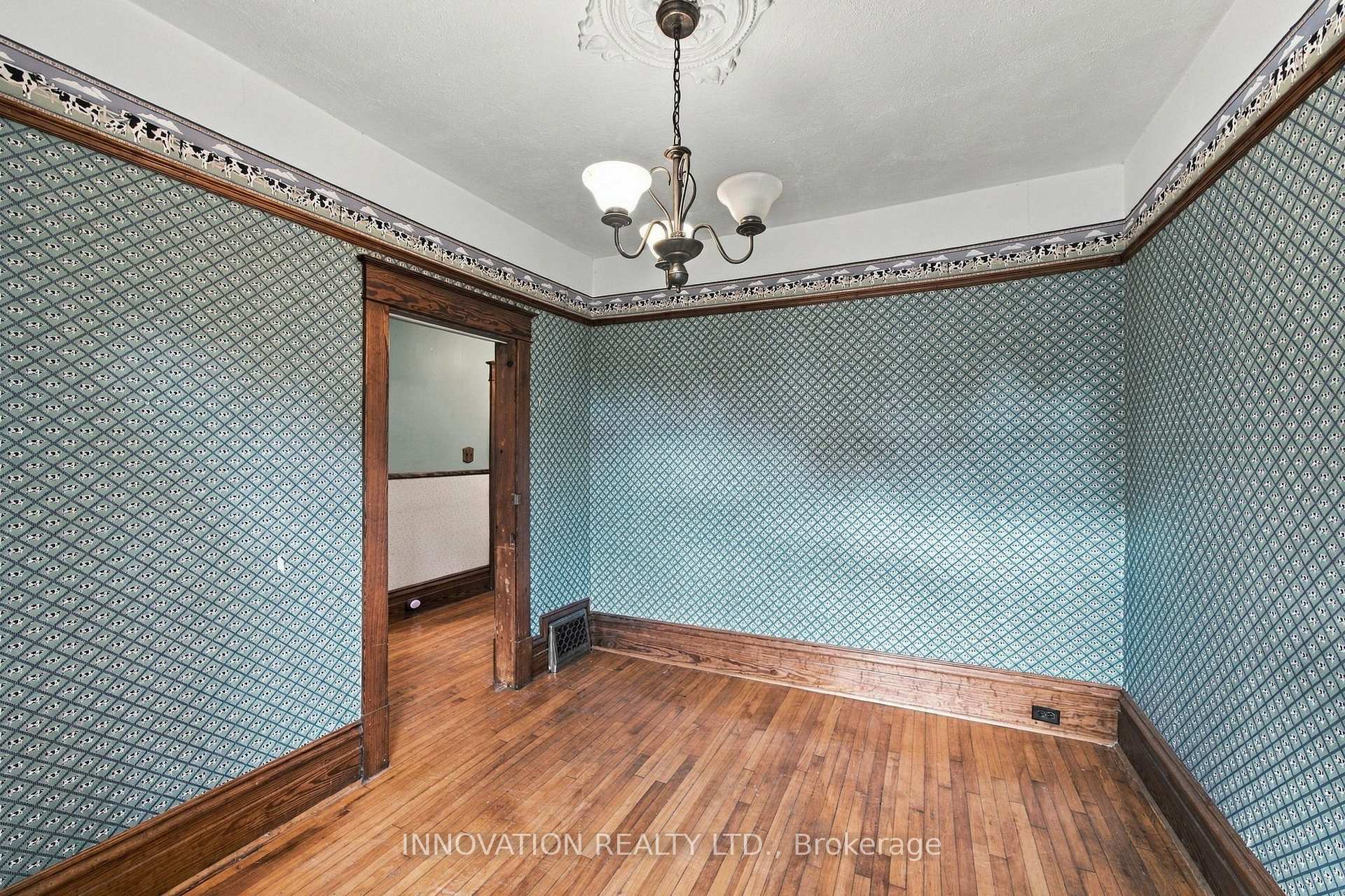 Photo 7 of 204 Compton Avenue, Ottawa, Woodroffe — HOMEH