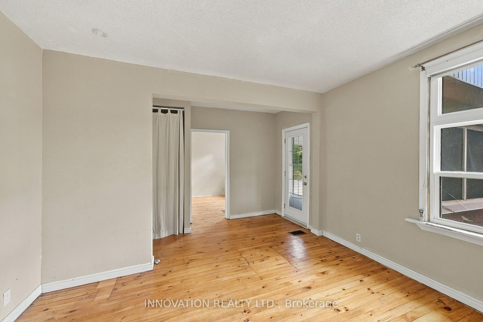 Photo 18 of 204 Compton Avenue, Ottawa, Woodroffe — HOMEH