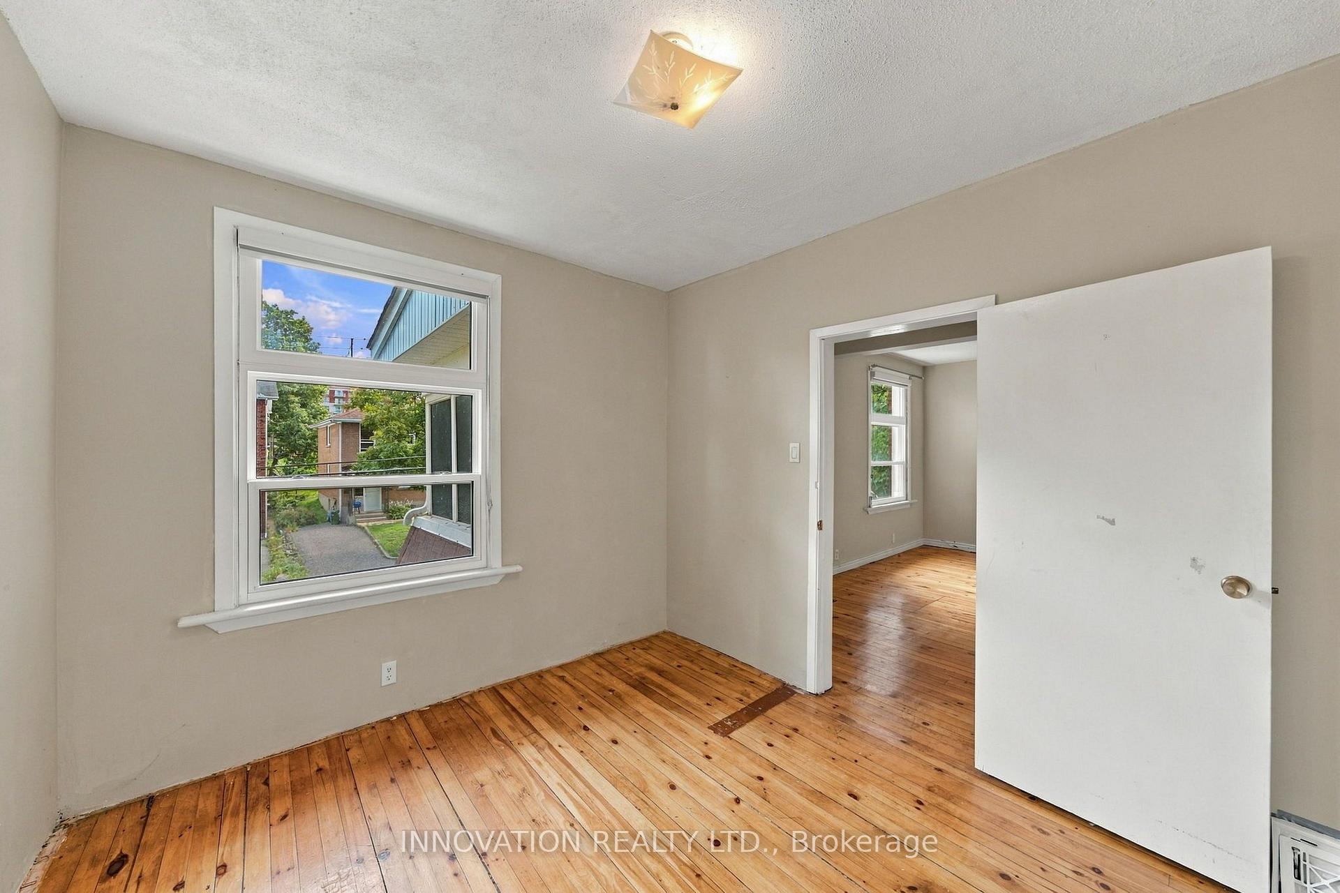 Photo 20 of 204 Compton Avenue, Ottawa, Woodroffe — HOMEH