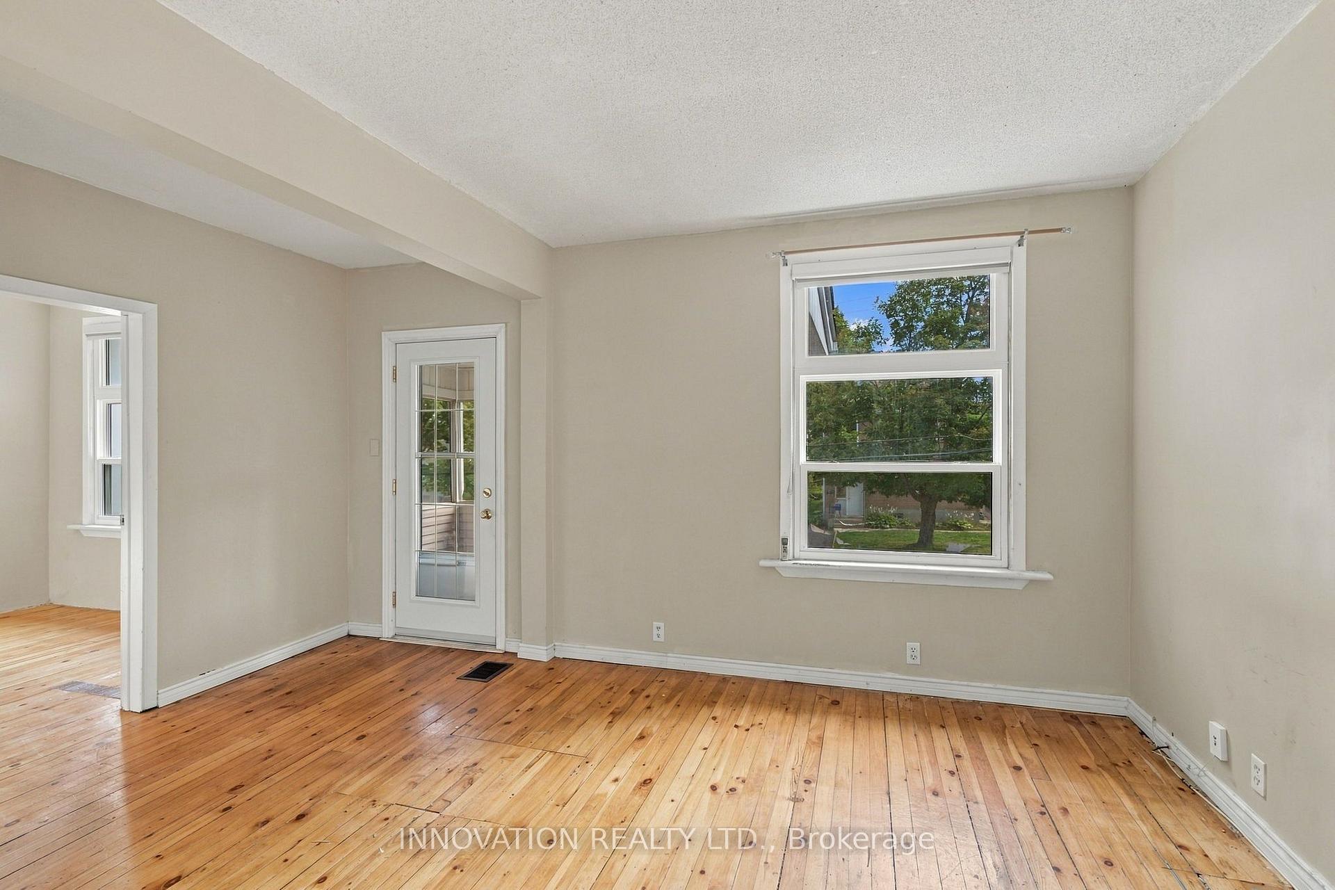 Photo 19 of 204 Compton Avenue, Ottawa, Woodroffe — HOMEH