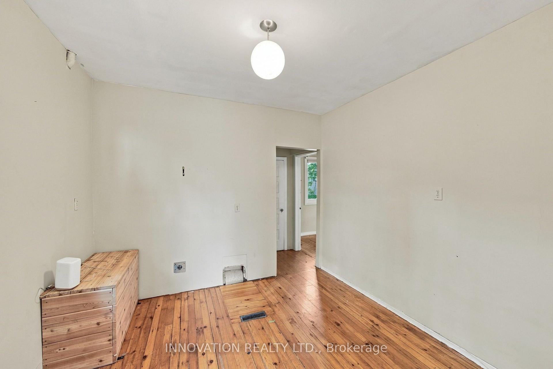 Photo 23 of 204 Compton Avenue, Ottawa, Woodroffe — HOMEH