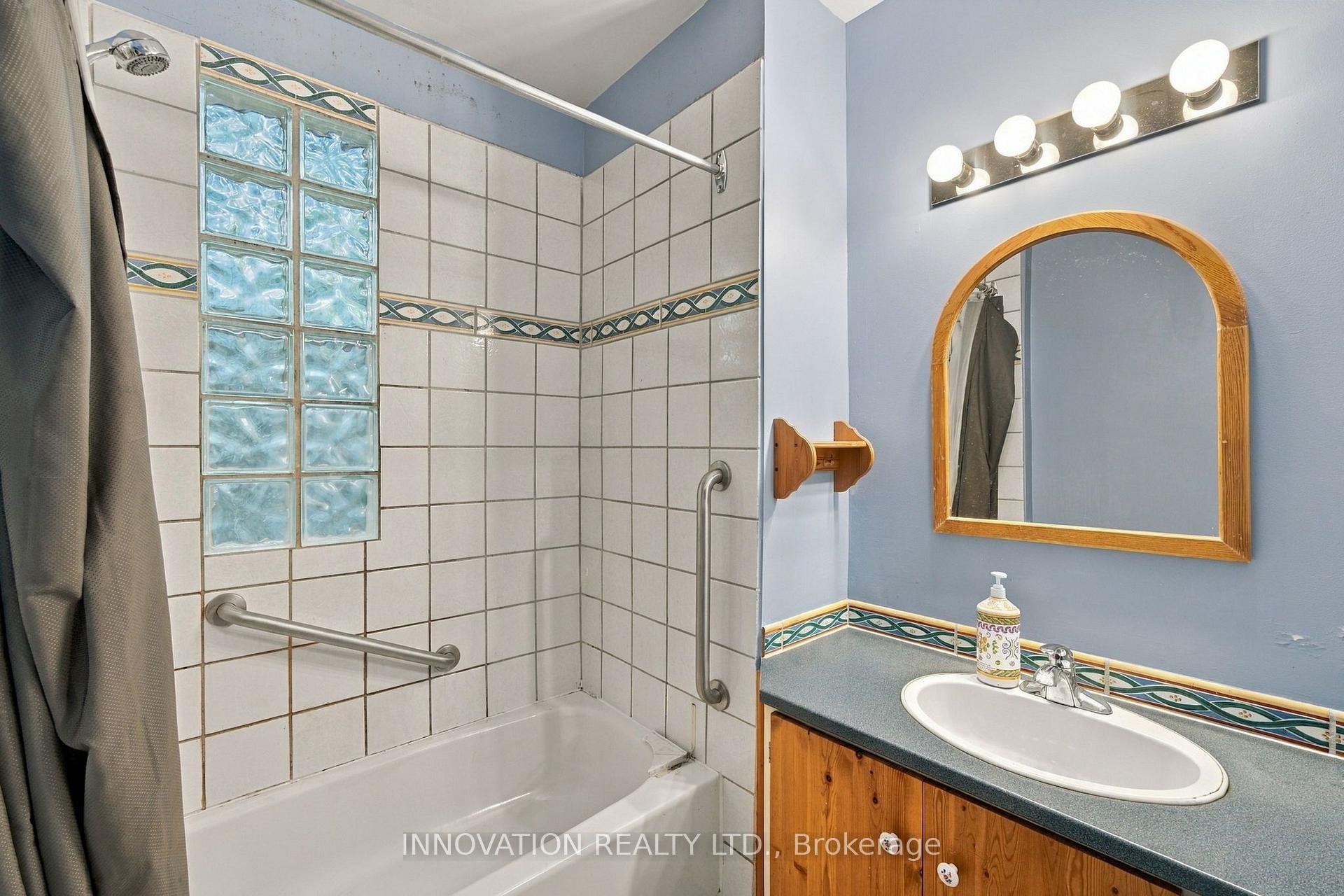 Photo 26 of 204 Compton Avenue, Ottawa, Woodroffe — HOMEH