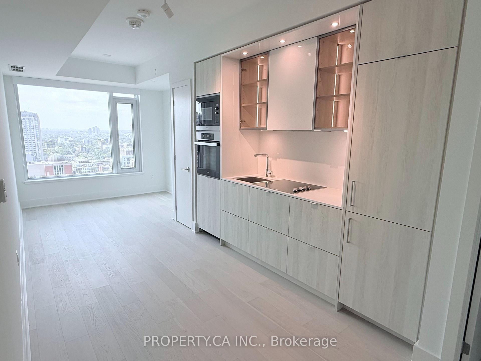 Front of Unit 2214, 11 Yorkville Avenue W