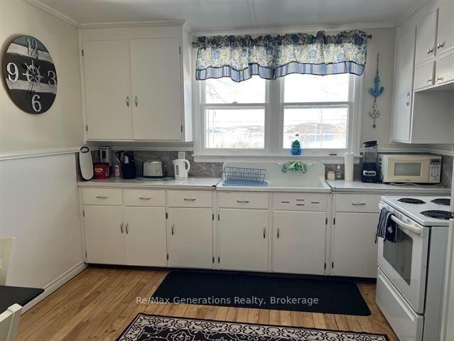 Photo 4 of 14 Mccullough Street, Marathon — HOMEH