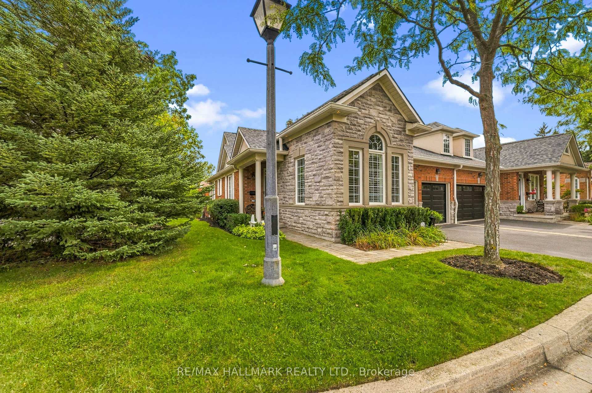 Photo 2 of Unit 15, 6439 Rivergate Place, Mississauga, Streetsville — HOMEH