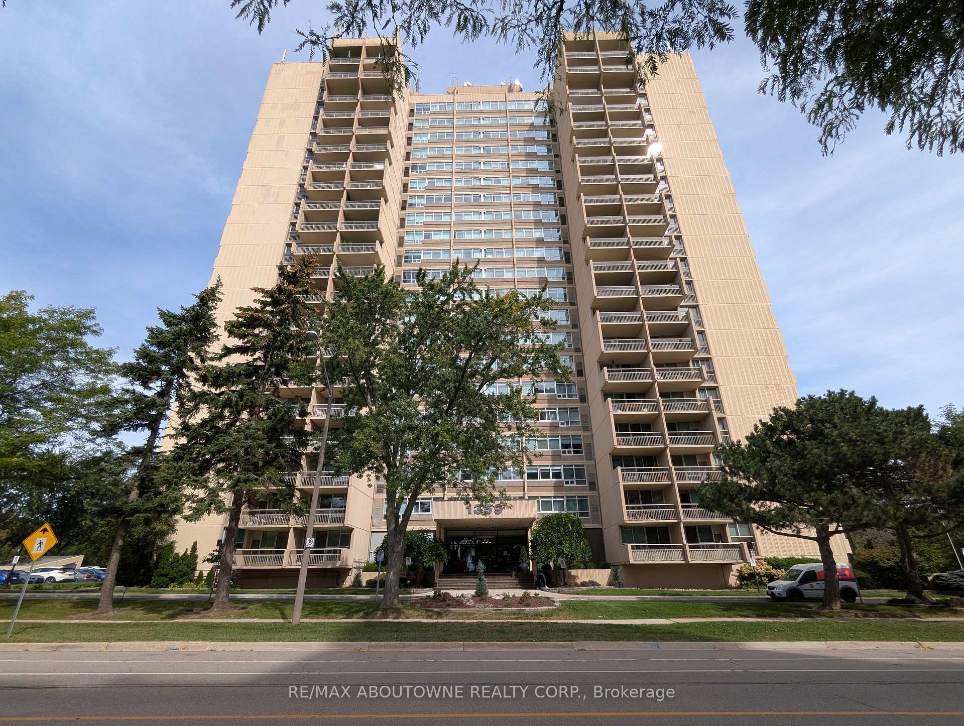Photo 2 of Unit 306, 1359 White Oaks Boulevard, Oakville, Falgarwood — HOMEH