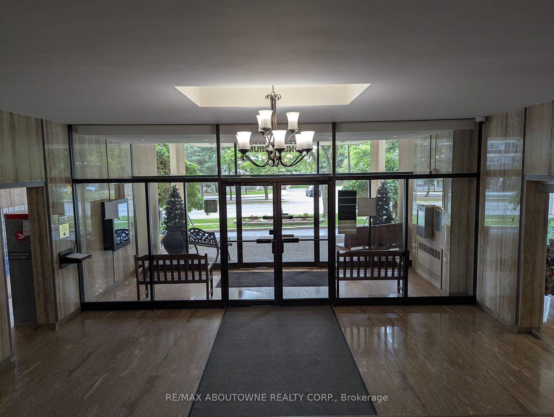 Photo 4 of Unit 306, 1359 White Oaks Boulevard, Oakville, Falgarwood — HOMEH
