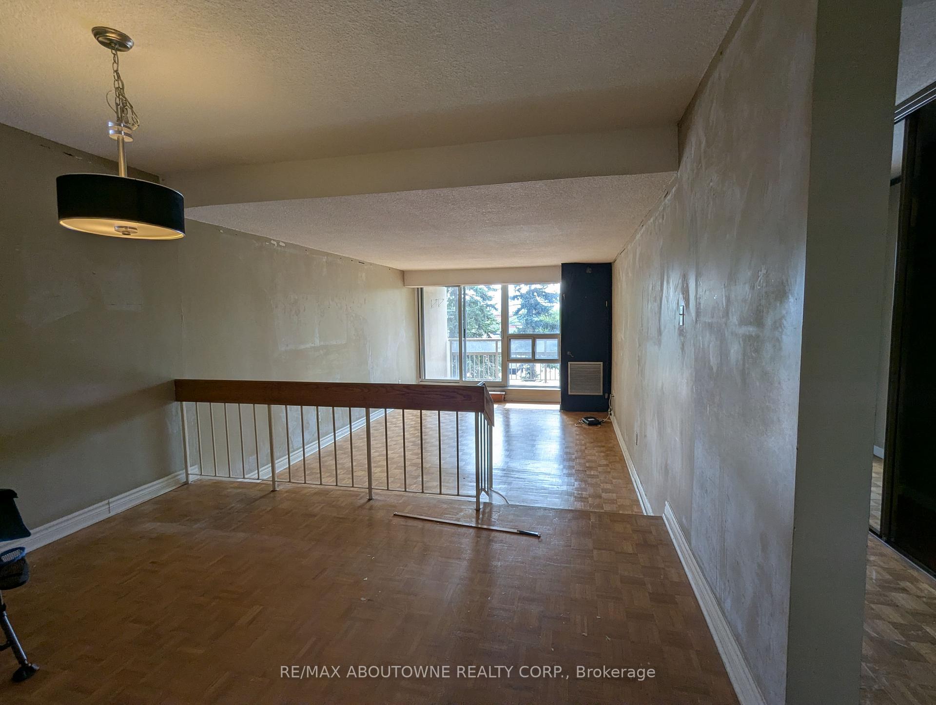Photo 8 of Unit 306, 1359 White Oaks Boulevard, Oakville, Falgarwood — HOMEH