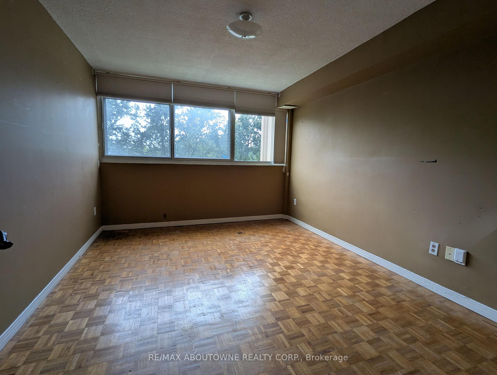 Photo 13 of Unit 306, 1359 White Oaks Boulevard, Oakville, Falgarwood — HOMEH