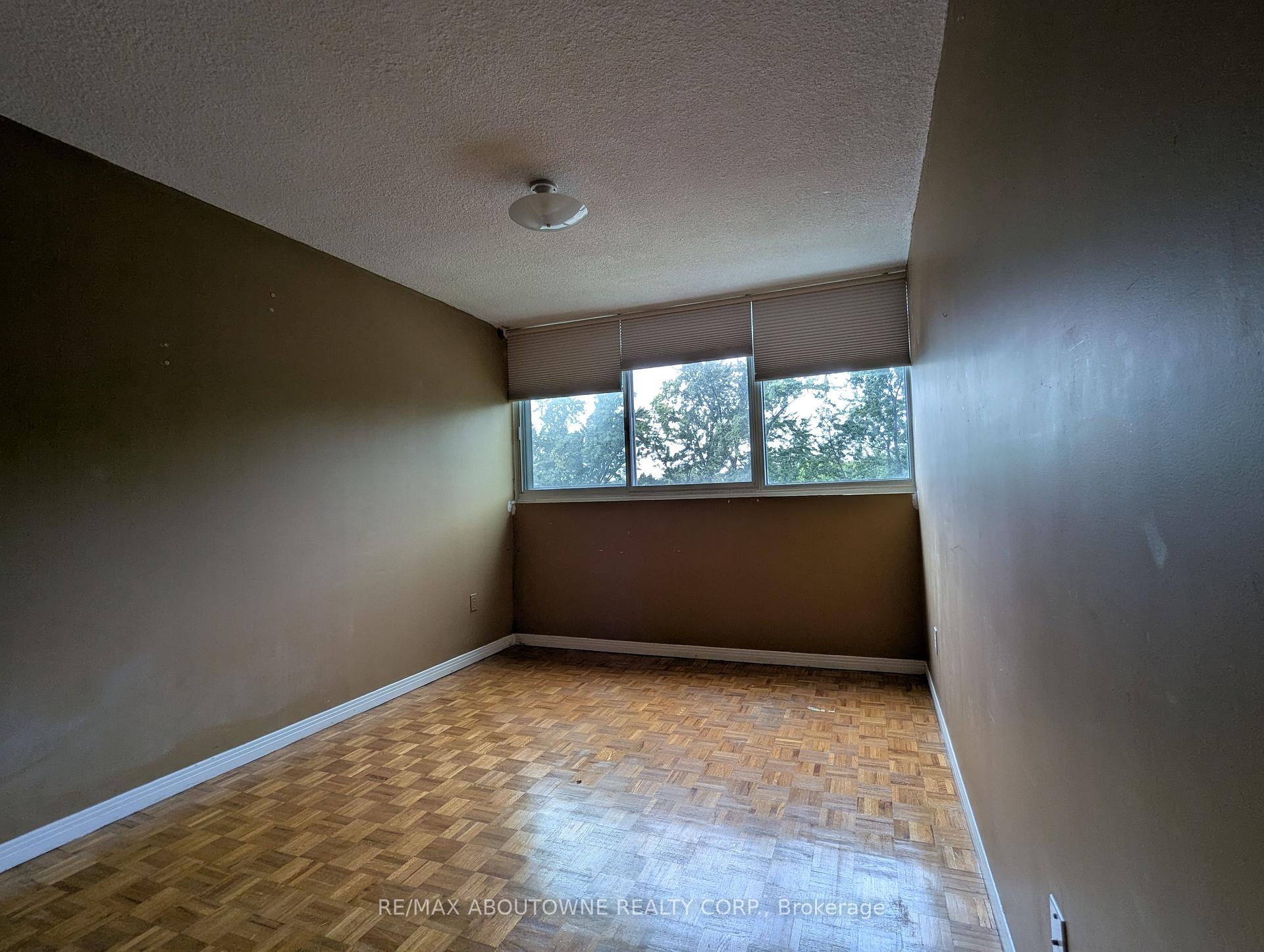 Photo 16 of Unit 306, 1359 White Oaks Boulevard, Oakville, Falgarwood — HOMEH