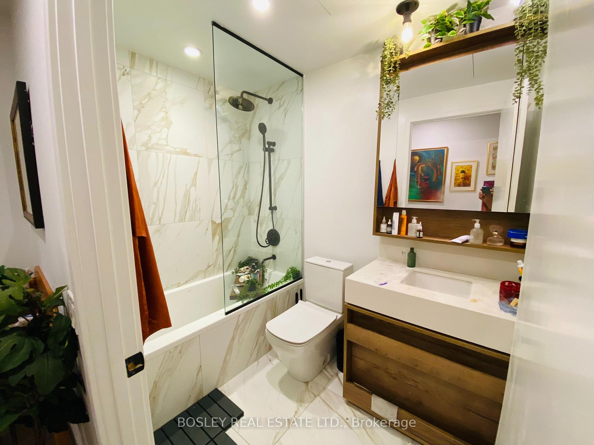 Photo 10 of Unit 708, 505 Richmond Street W, Toronto, Waterfront Communities — HOMEH