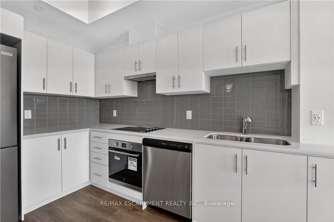 Photo 11 of Unit 606, 461 Green Road, Hamilton, Stoney Creek — HOMEH
