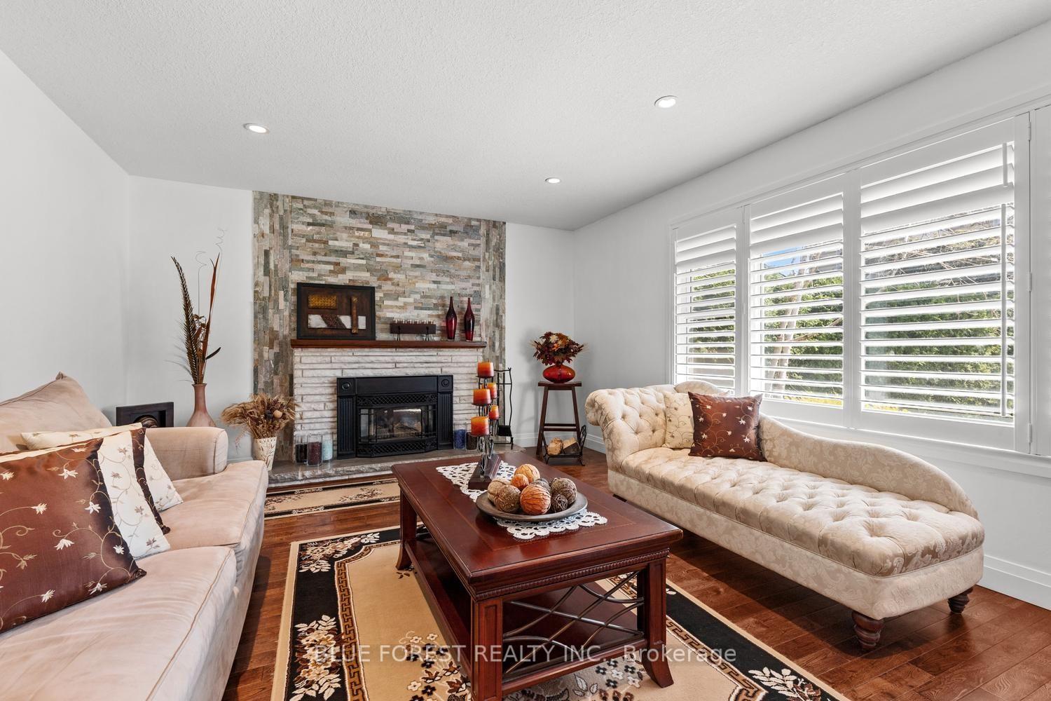 Photo 5 of 535 Gordon Avenue, London, South O — HOMEH