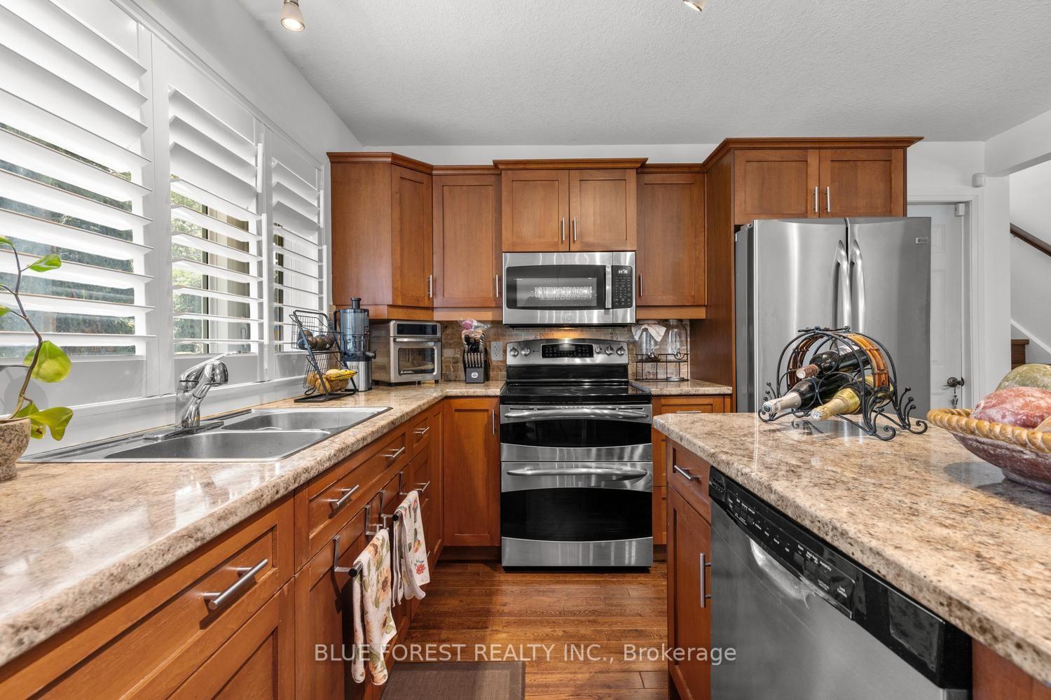 Photo 10 of 535 Gordon Avenue, London, South O — HOMEH