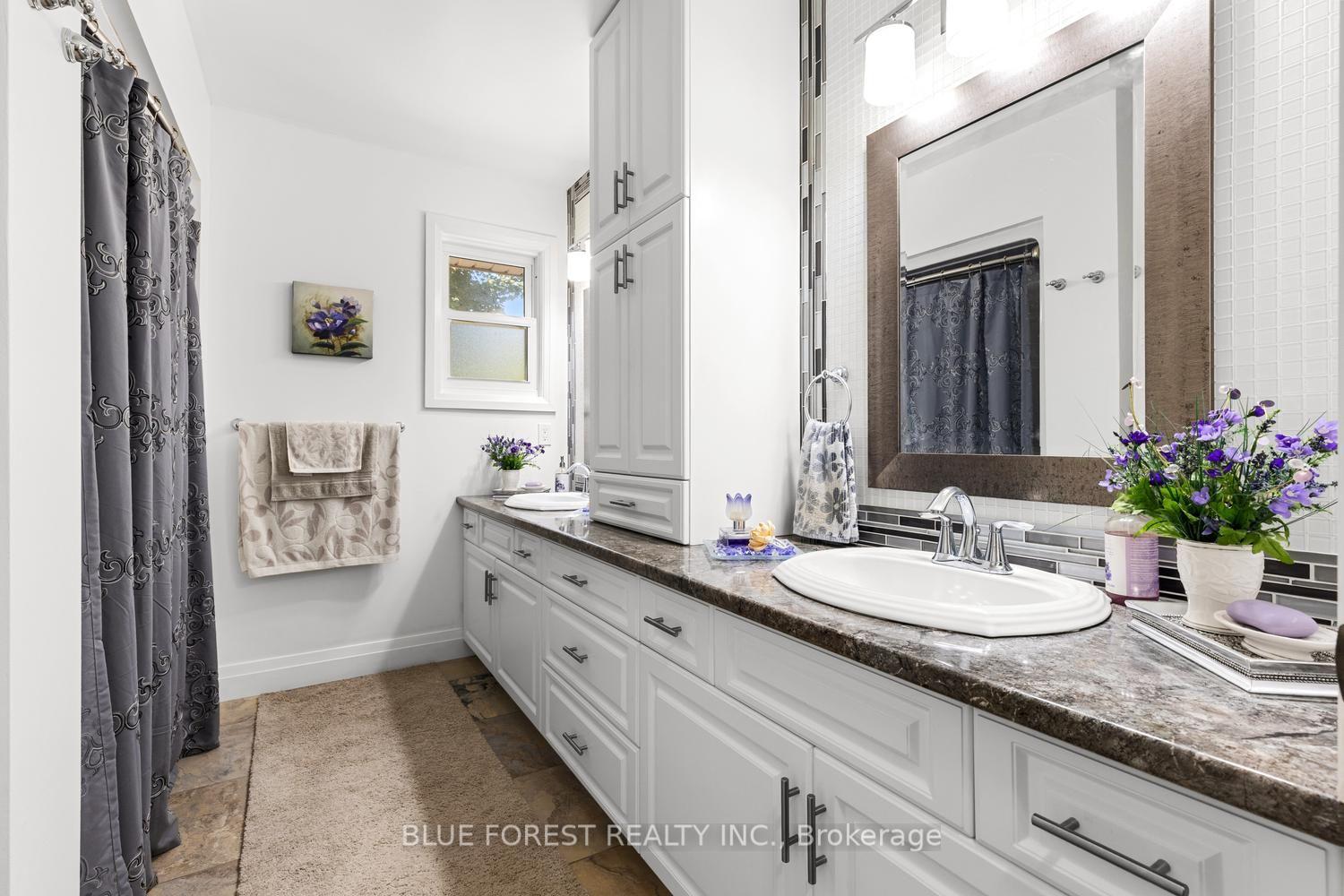 Photo 16 of 535 Gordon Avenue, London, South O — HOMEH