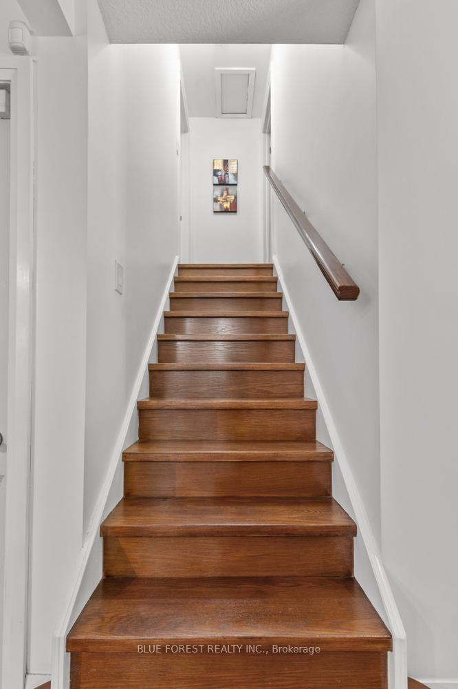 Photo 17 of 535 Gordon Avenue, London, South O — HOMEH