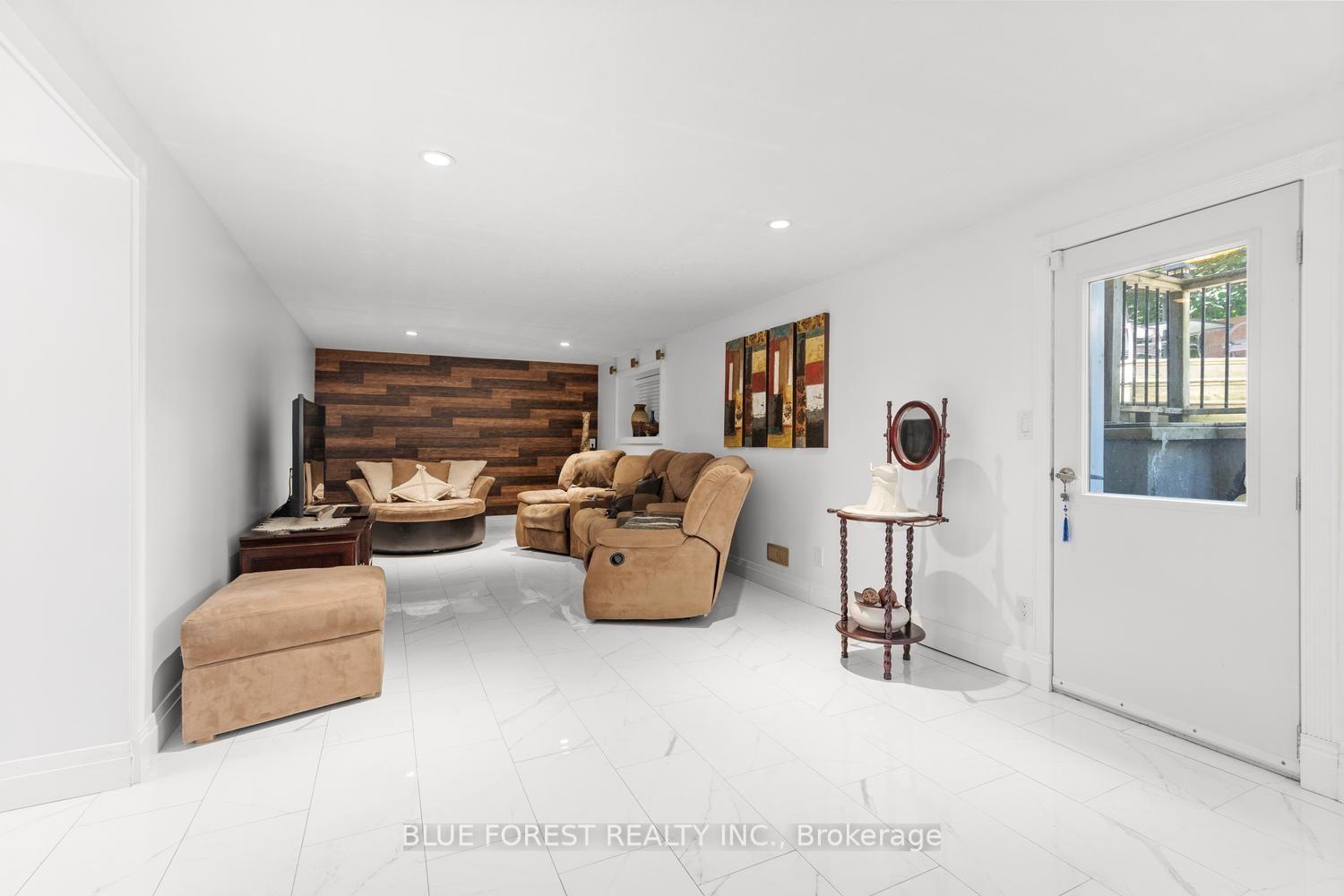 Photo 29 of 535 Gordon Avenue, London, South O — HOMEH