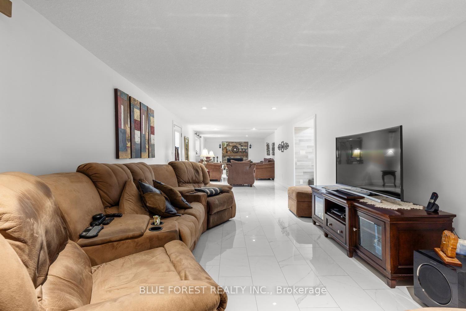 Photo 31 of 535 Gordon Avenue, London, South O — HOMEH