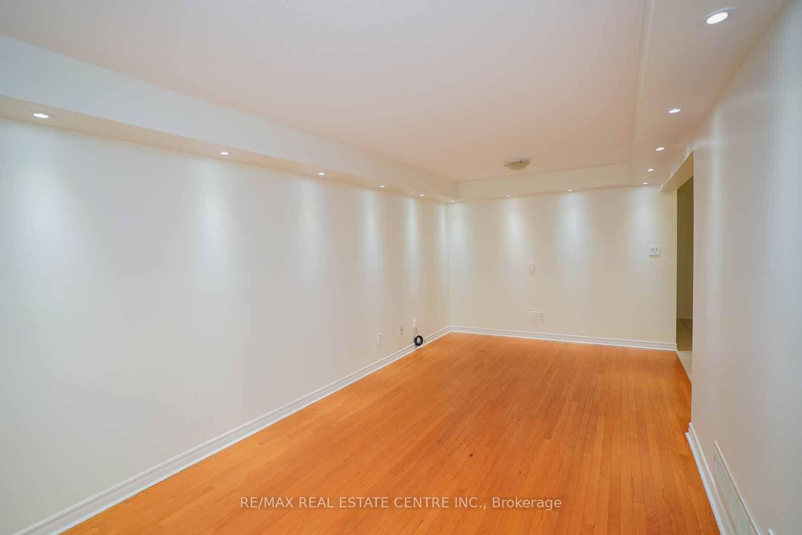 Photo 10 of 18 Heritage Drive, Guelph, Kortright East — HOMEH