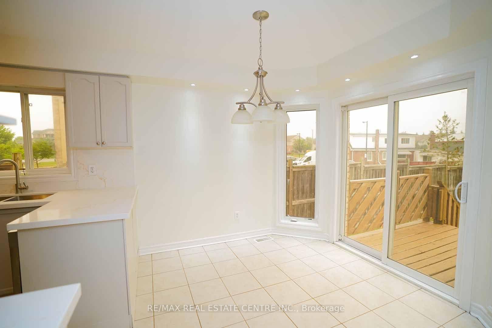 Photo 11 of 18 Heritage Drive, Guelph, Kortright East — HOMEH