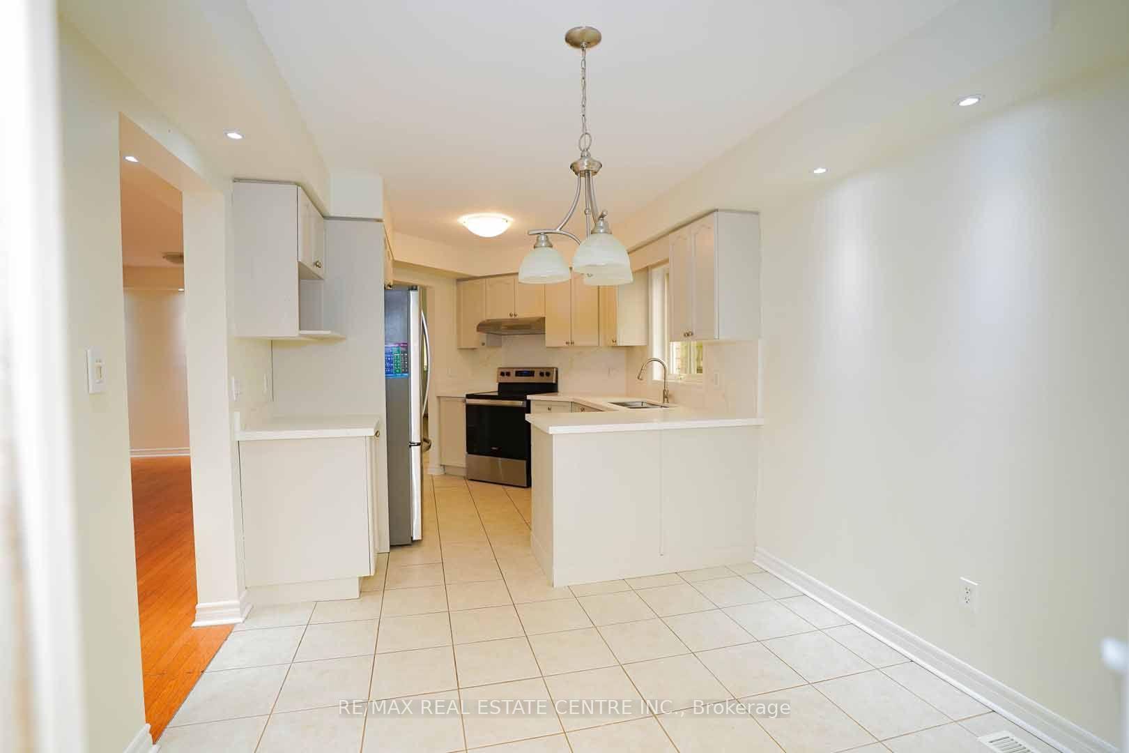 Photo 12 of 18 Heritage Drive, Guelph, Kortright East — HOMEH