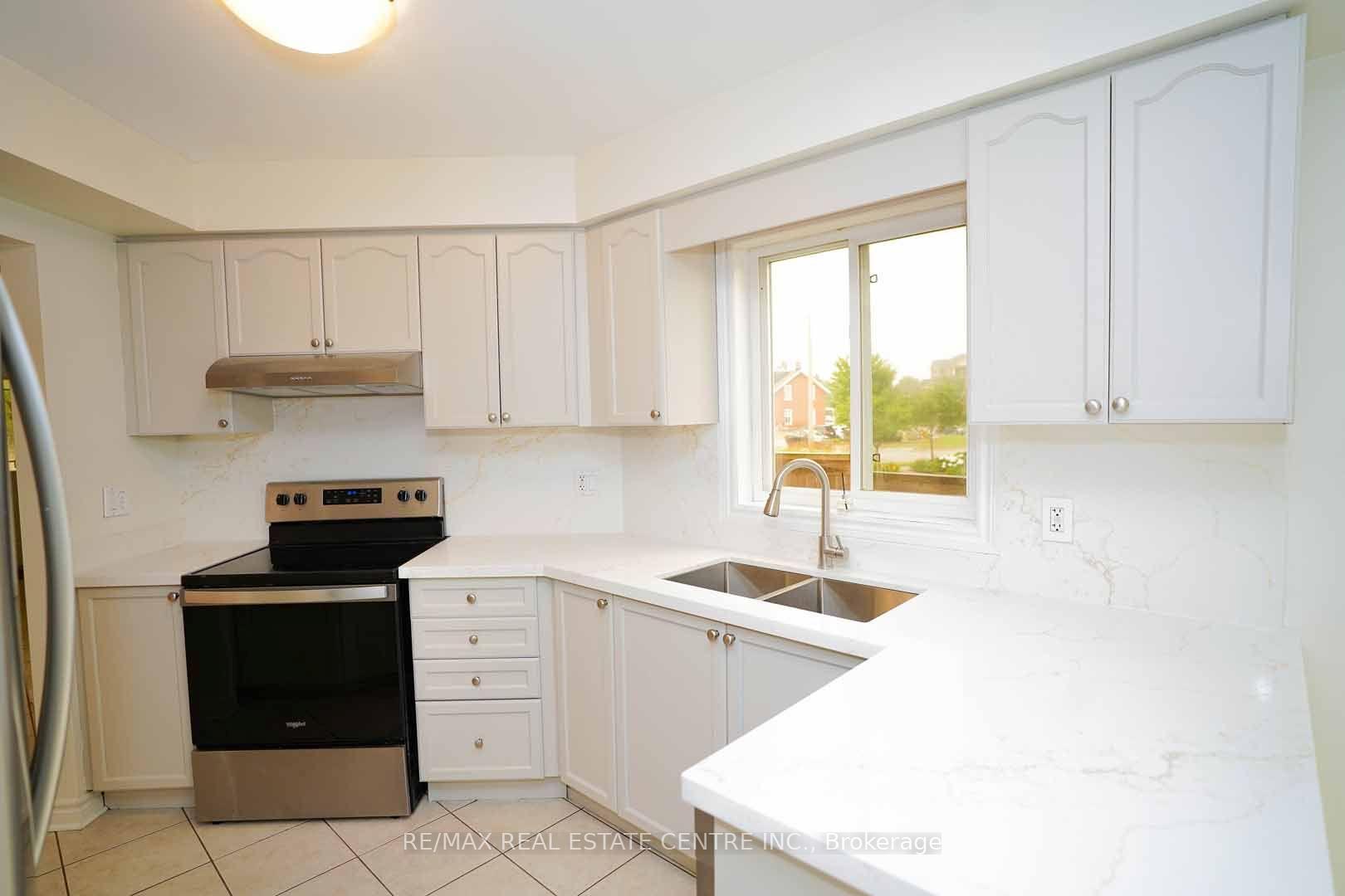 Photo 13 of 18 Heritage Drive, Guelph, Kortright East — HOMEH