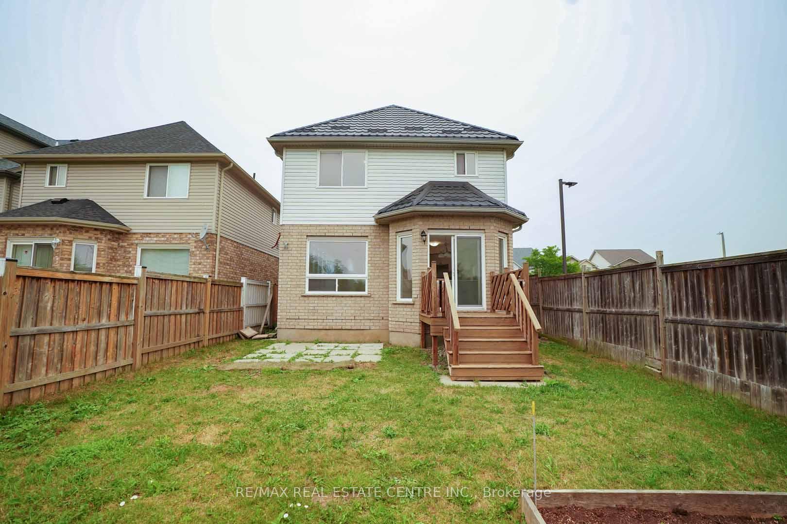 Photo 17 of 18 Heritage Drive, Guelph, Kortright East — HOMEH