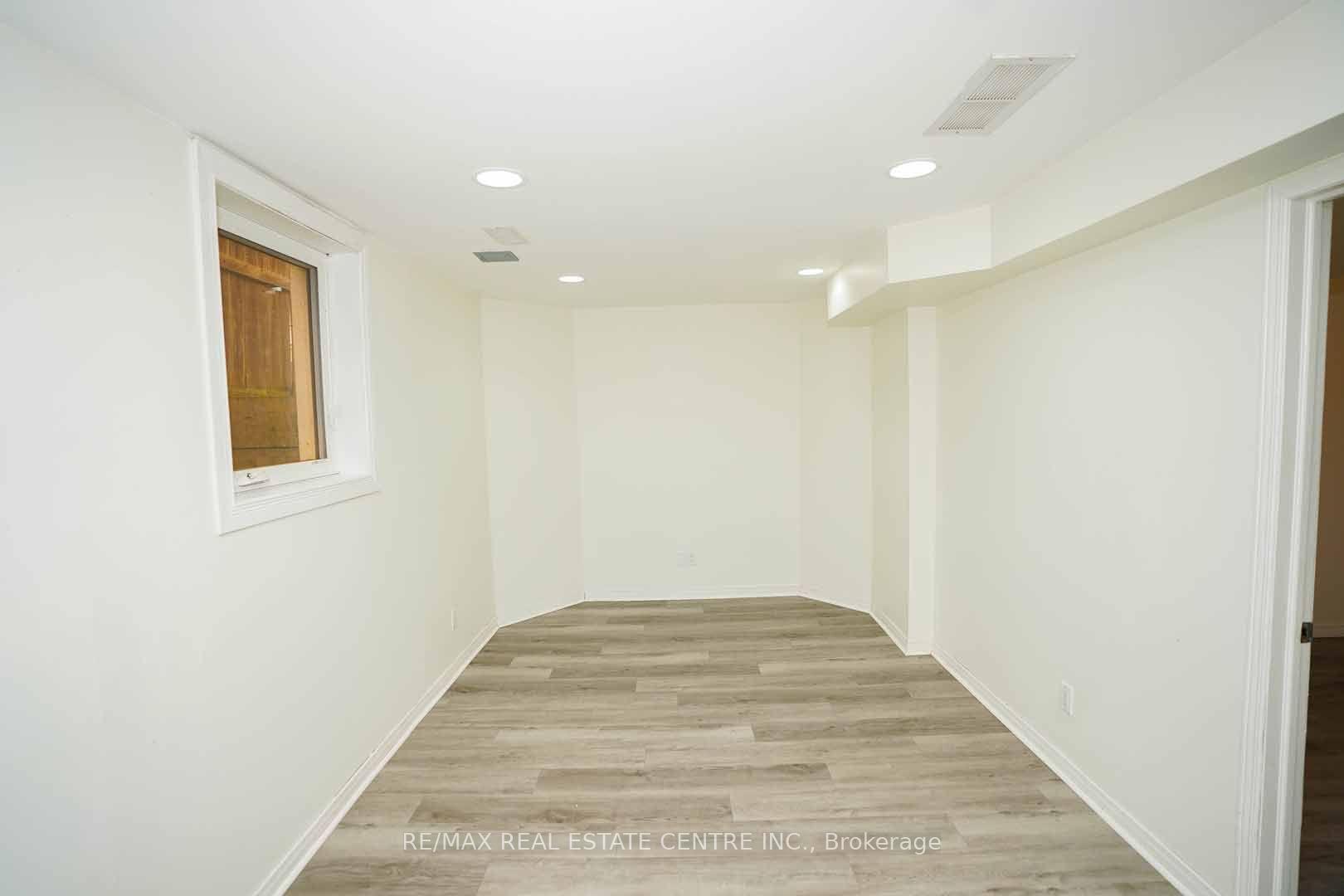 Photo 41 of 18 Heritage Drive, Guelph, Kortright East — HOMEH