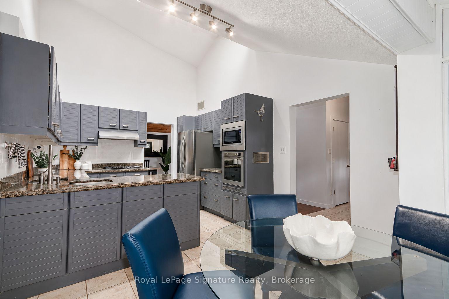 Photo 10 of 40 51ST Street N, Wasaga Beach — HOMEH