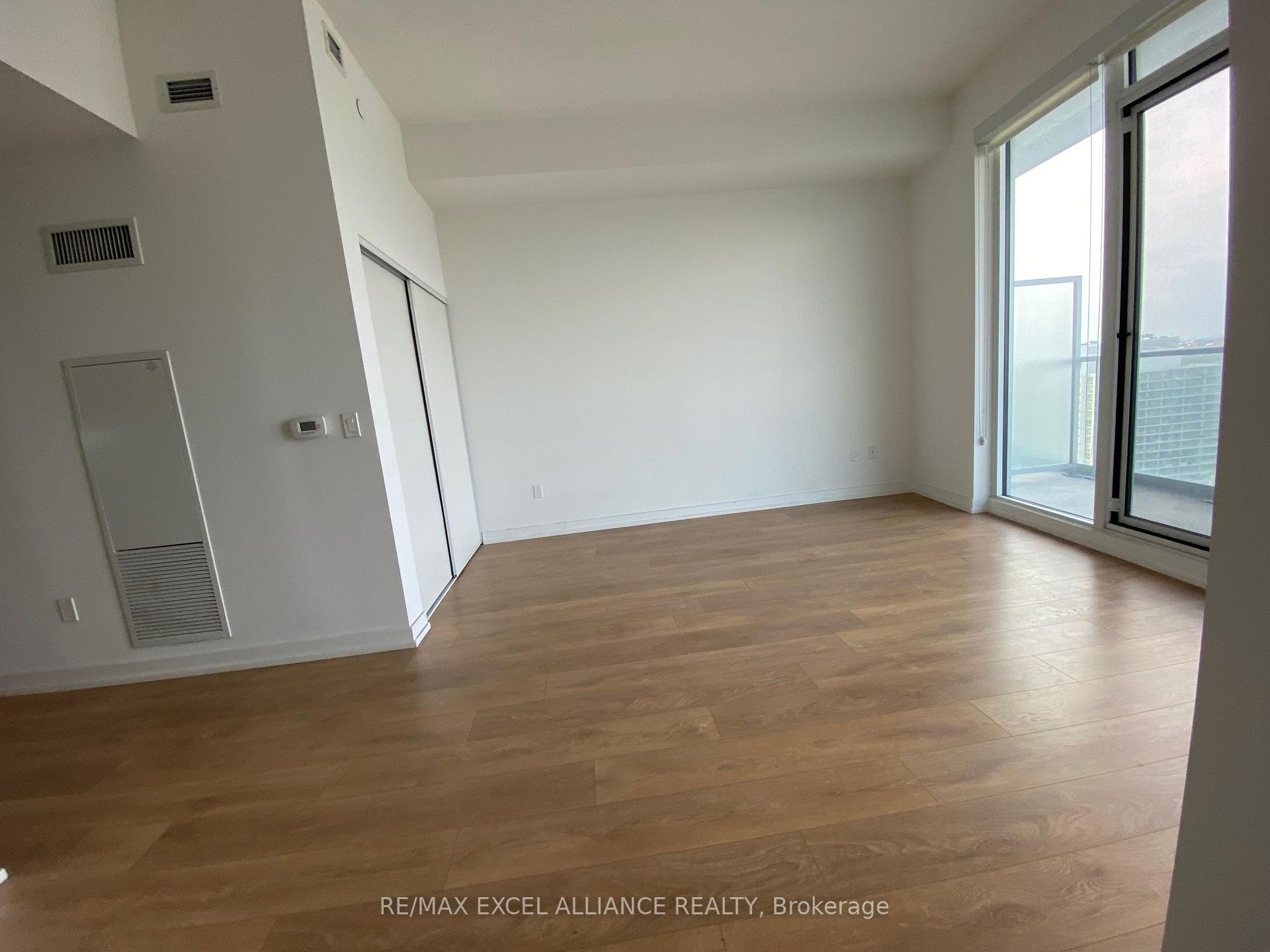 Photo 5 of Unit 3201, 117 Mcmahon Drive, North York, Bayview Village — HOMEH