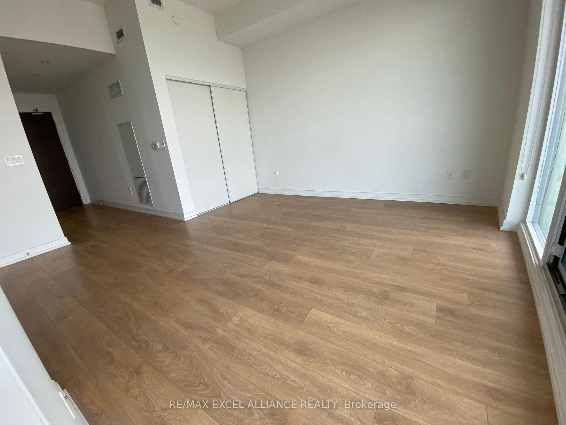 Photo 6 of Unit 3201, 117 Mcmahon Drive, North York, Bayview Village — HOMEH