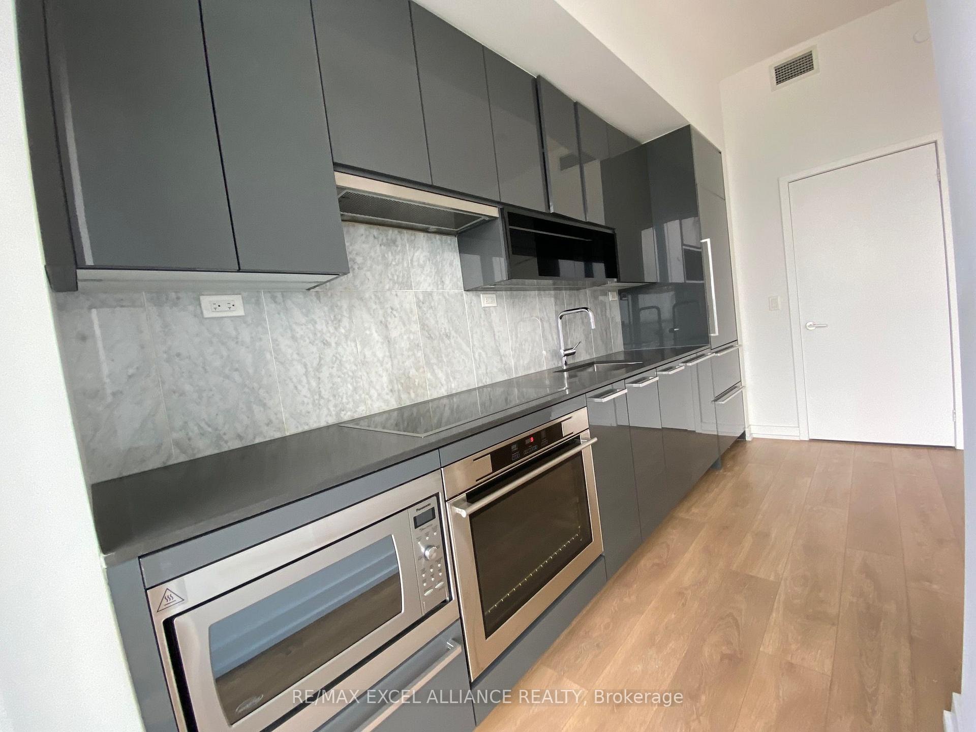 Photo 7 of Unit 3201, 117 Mcmahon Drive, North York, Bayview Village — HOMEH
