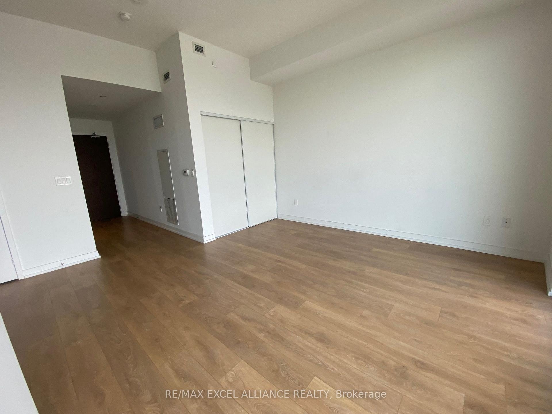 Photo 8 of Unit 3201, 117 Mcmahon Drive, North York, Bayview Village — HOMEH