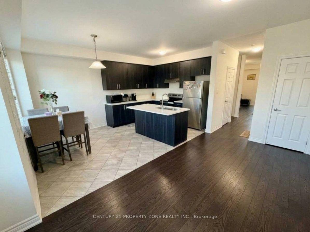 Photo 6 of Unit Main/Upper, 31 Hashmi Place, Brampton, Credit Valley — HOMEH