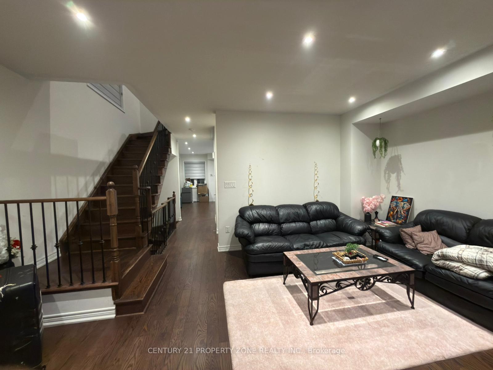 Photo 8 of Unit Main/Upper, 31 Hashmi Place, Brampton, Credit Valley — HOMEH