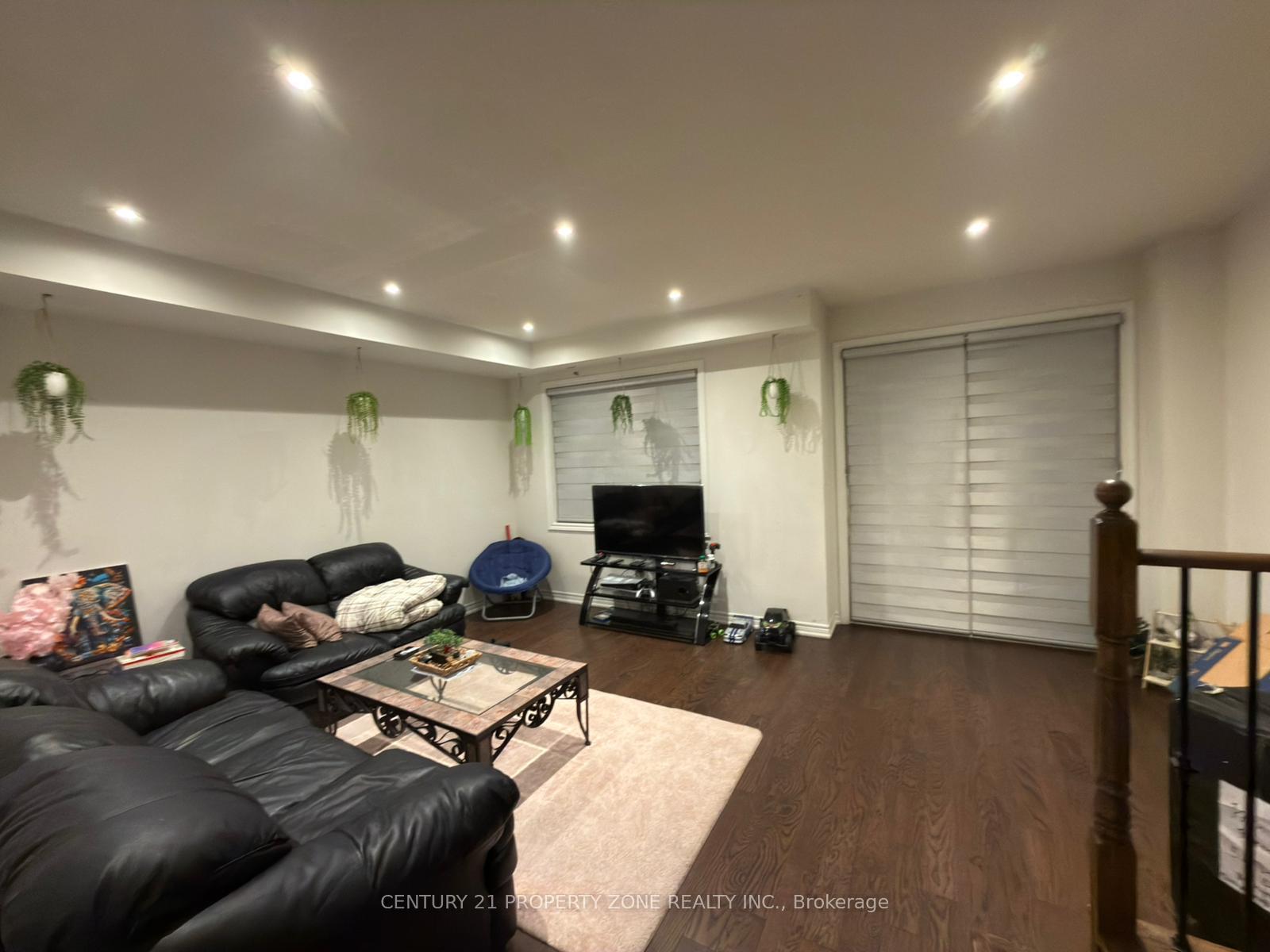 Photo 9 of Unit Main/Upper, 31 Hashmi Place, Brampton, Credit Valley — HOMEH